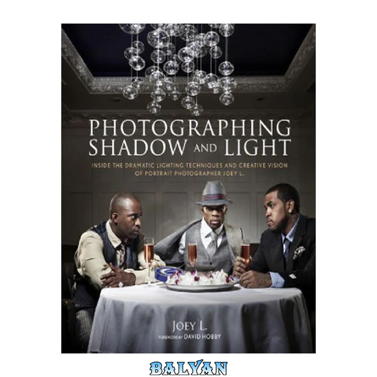 جلد کتاب Photographing Shadow and Light : Inside the Dramatic Lighting Techniques and Creative Vision of Portrait Photographer Joey L.